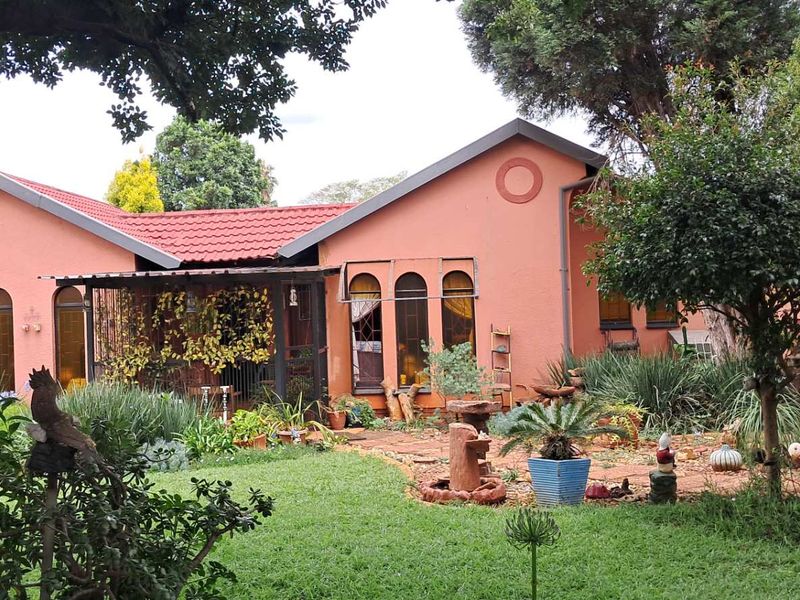 ### EXCEPTIONAL PROPERTY - Photo 3