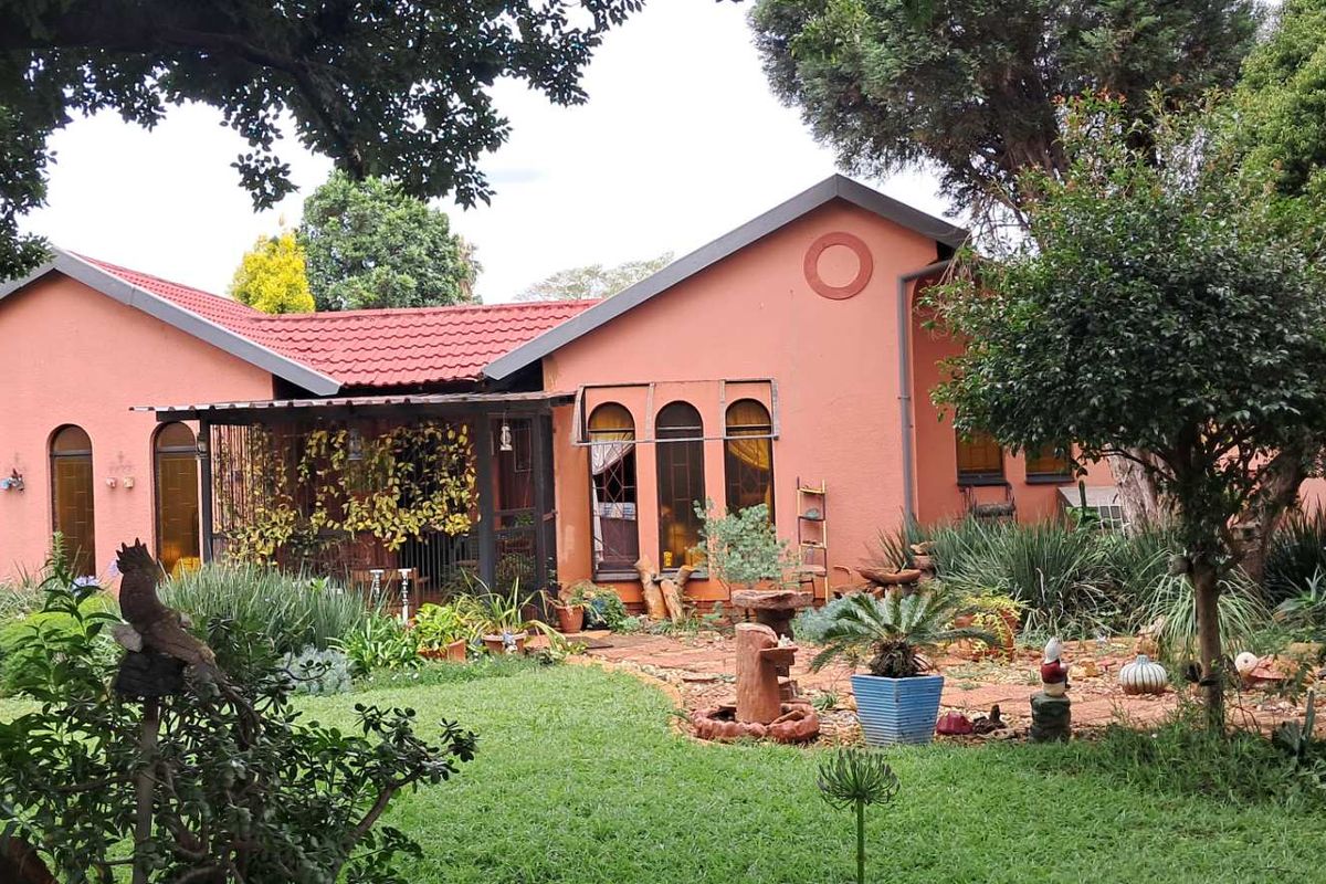 ### EXCEPTIONAL PROPERTY - Photo 3