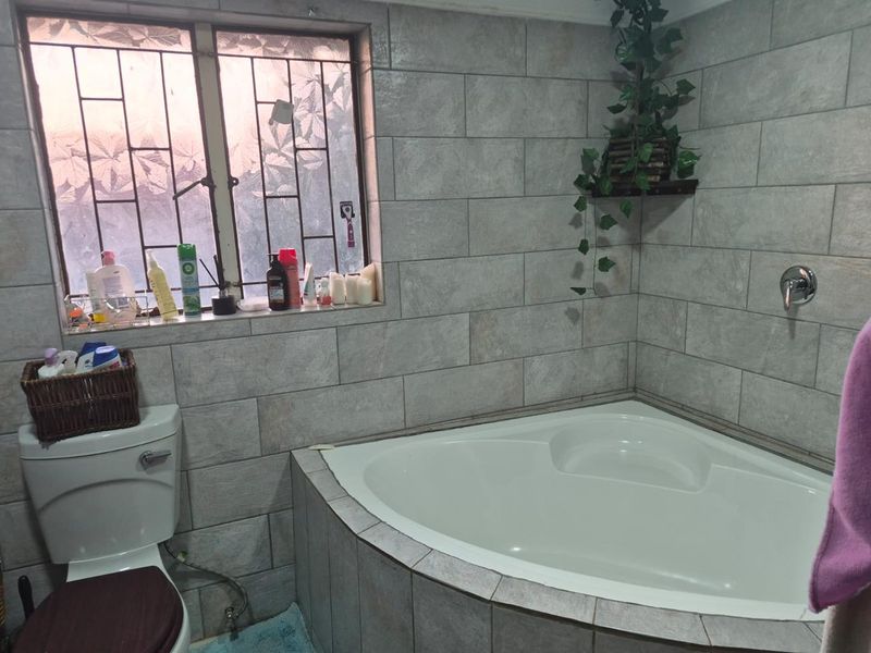 FOR SALE | Beautiful 3-Bedroom Family Home in Chantelle, Pretoria - Photo 10