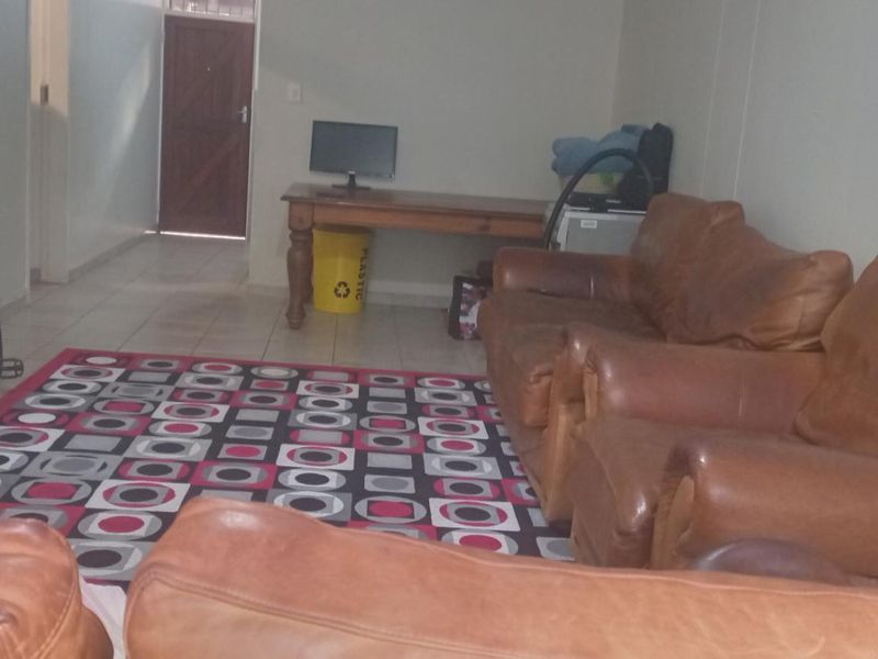 "Ground Floor Silverton Apartment: Comfort & Convenience!" - Photo 3