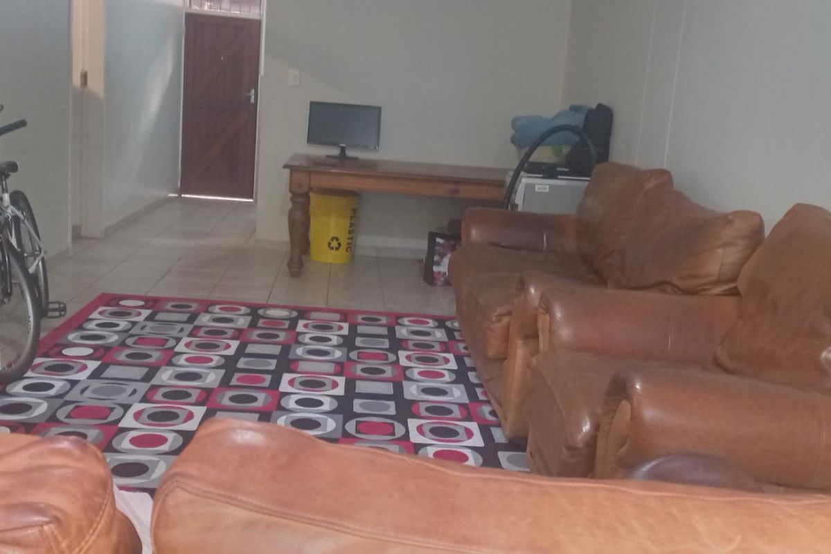 "Ground Floor Silverton Apartment: Comfort & Convenience!" - Photo 3