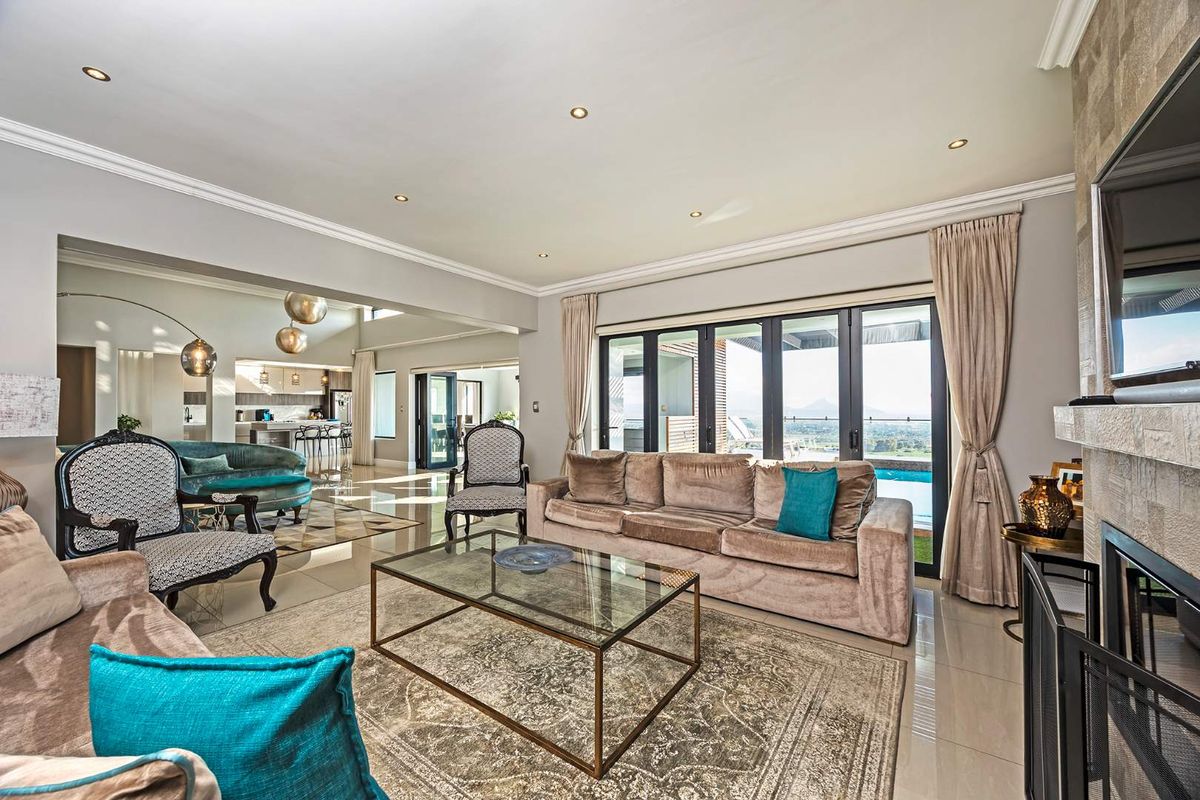 Baronetcy’s Ultimate Masterpiece – Live the Views You’ve Only Imagined - Photo 4