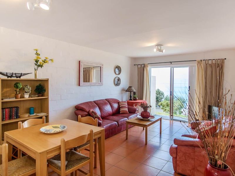 Fully furnished 2 bedroom apartment available on a long term lease. - Photo 3