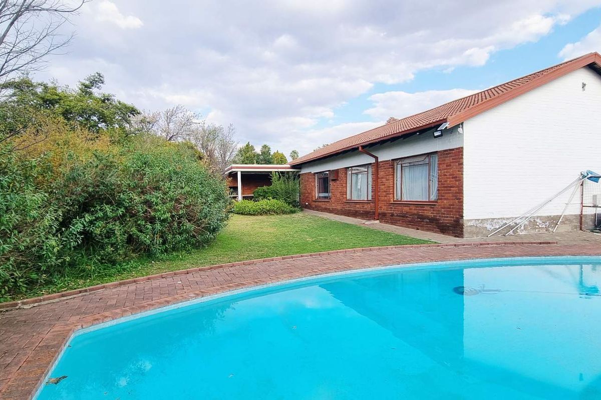 MUCH -LOVED FAMILY HOME READY FOR ITS NEXT CHAPTER - Photo 2