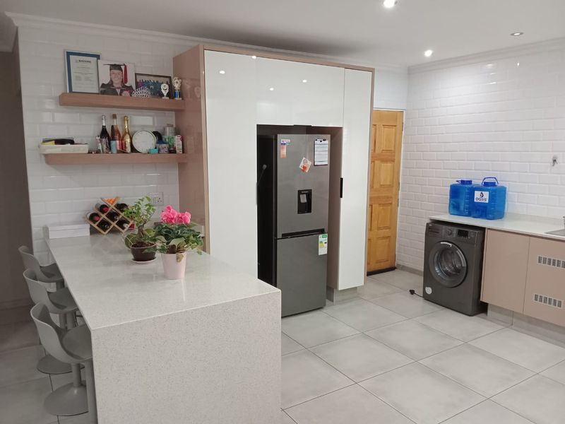 Step into comfort and modern convenience with this beautifully presented 3-bedroom home, perfectly designed for easy living. Fully tiled throughout, this home o - Photo 3