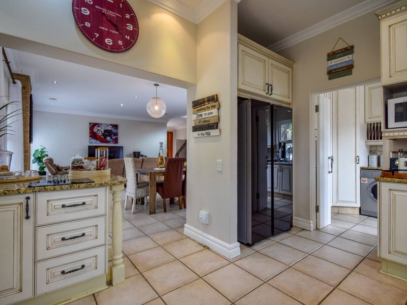 Four bedroom, Full-Title cluster in secure estate - Muckleneuk - Photo 7