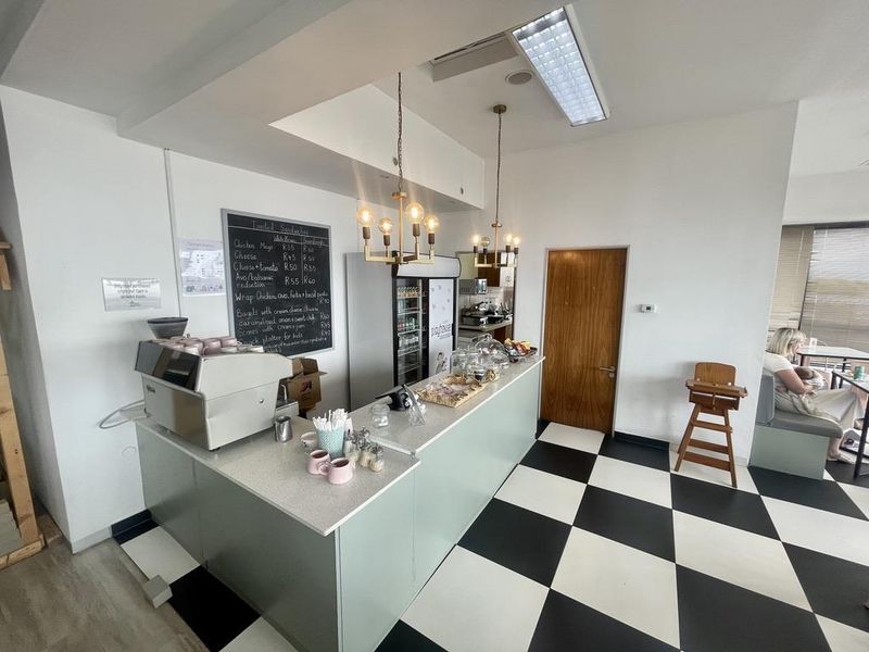 Hendra - 175 m2 First-Floor Commercial Unit To Let – Durban North - Photo 2