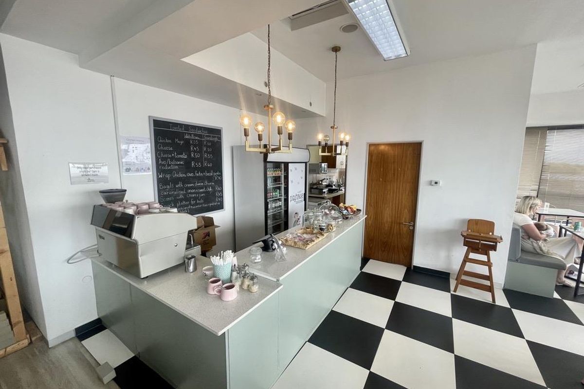 Hendra - 175 m2 First-Floor Commercial Unit To Let – Durban North - Photo 2