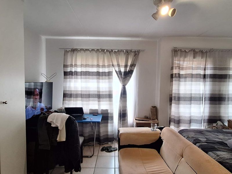 Bachelor Apartment in Richmond - Photo 4