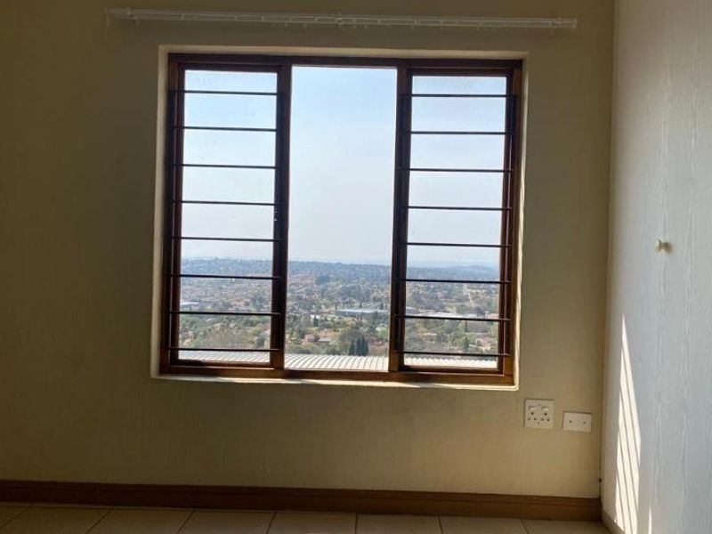 2 Bedroom ,1 Bath Apartment available for Rent - Photo 8