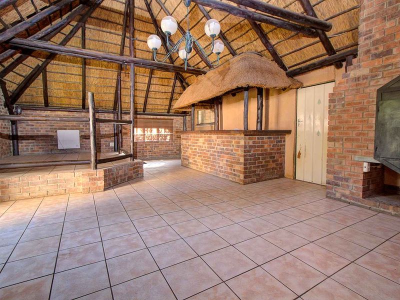 Space, Style, & Solar Savings: Your Dream Home Awaits! - Photo 2