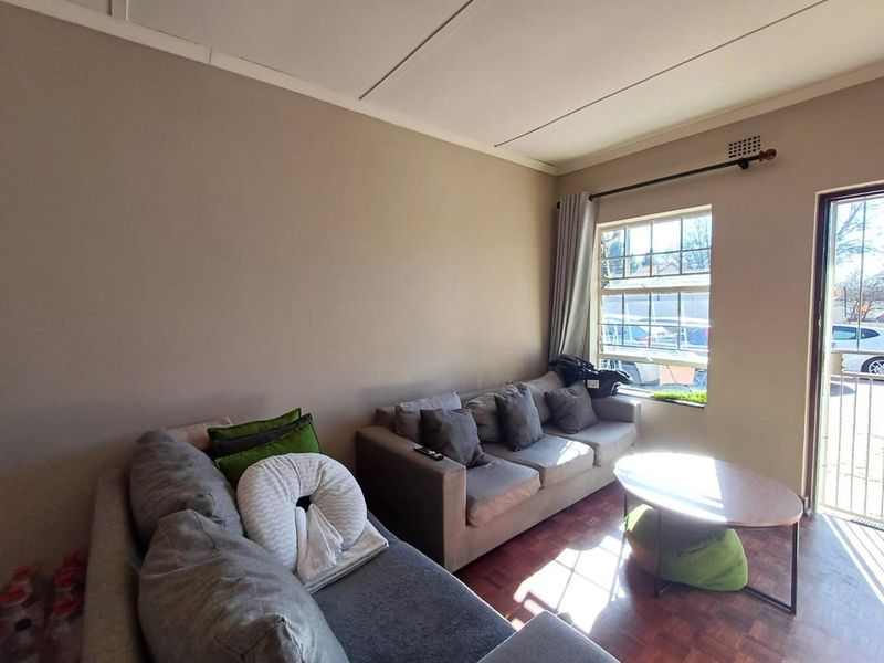 Perfect for the Young Professional or Single Tenant – Cozy, Convenient Living on Republic Road - Photo 2