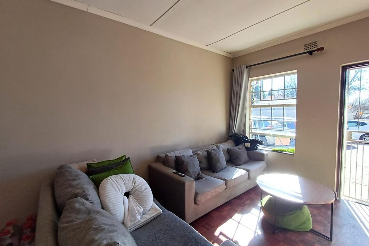 Perfect for the Young Professional or Single Tenant – Cozy, Convenient Living on Republic Road - Photo 2