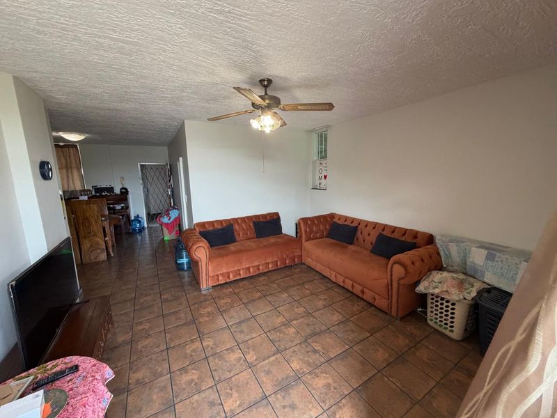 Spacious 3-Bedroom Apartment in Rietfontein for Sale - Photo 9