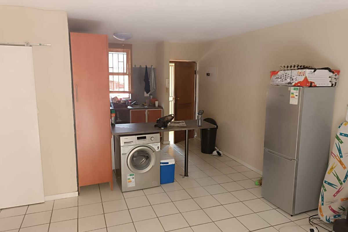 Lovely 1st-Floor Apartment in Secure Randburg Development - Photo 5