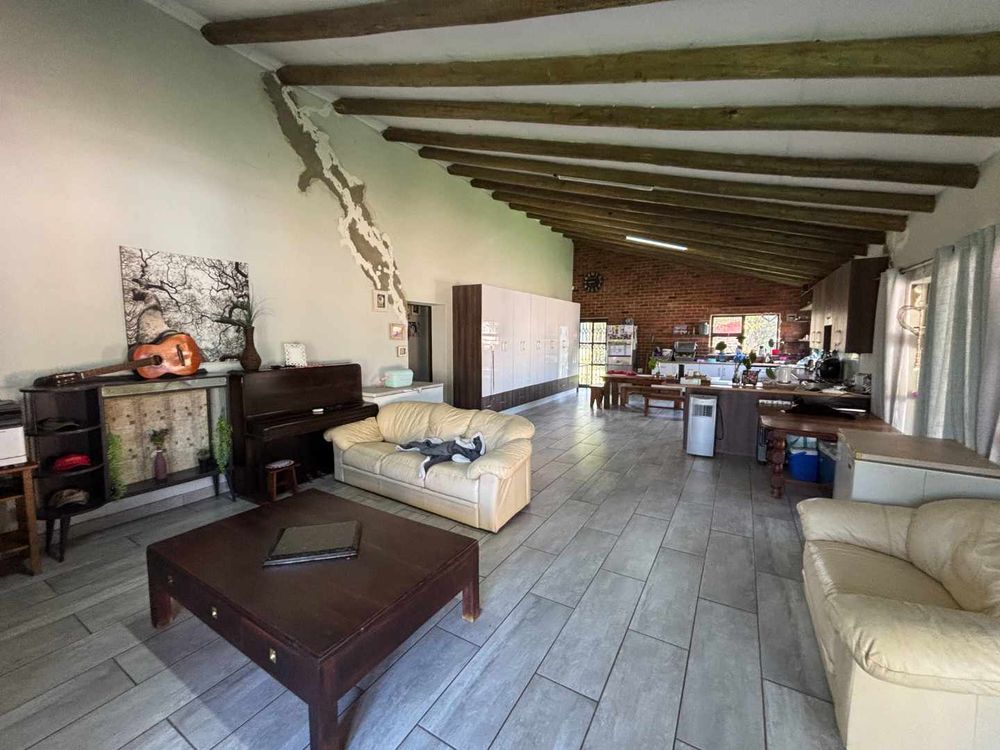 Second house lounge 