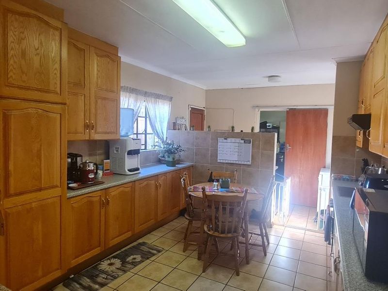 Spacious and versatile 5-bedroom family home. - Photo 4