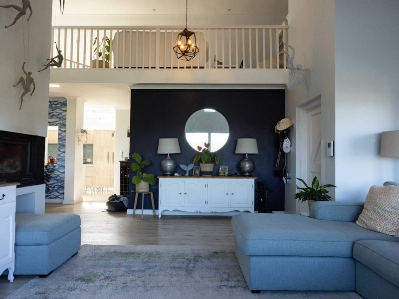 Sophisticated Luxury Living on the Slopes of Noordhoek Mountain - Photo 2