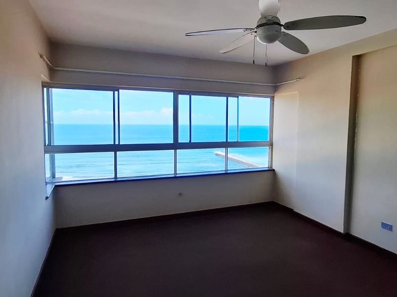 **Charming Apartment for Rent in Prestigious Blue Chip Building** - Photo 9