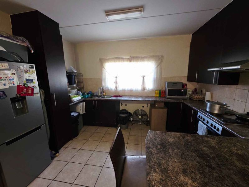 Priced to sell !!    Spacious 2-Bedroom, 2-Bathroom Ground Floor Unit for Sale - Photo 5