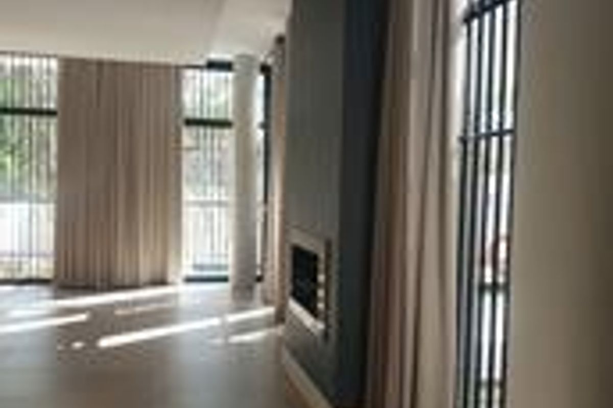 Upmarket Town House - Very Secure/ Gated Estate - Photo 4