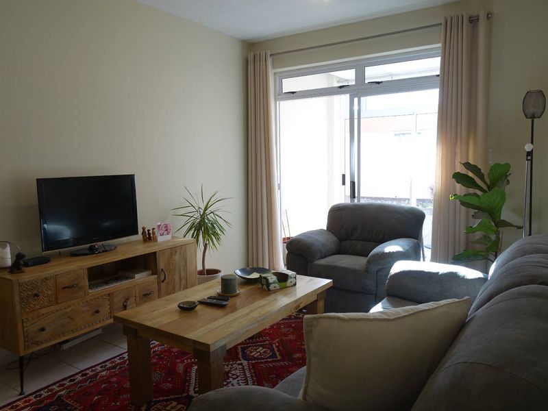 RENOVATED ONE BEDROOM APARTMENT IN RETIREMENT VILLAGE - Photo 5