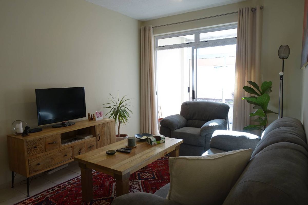RENOVATED ONE BEDROOM APARTMENT IN RETIREMENT VILLAGE - Photo 5