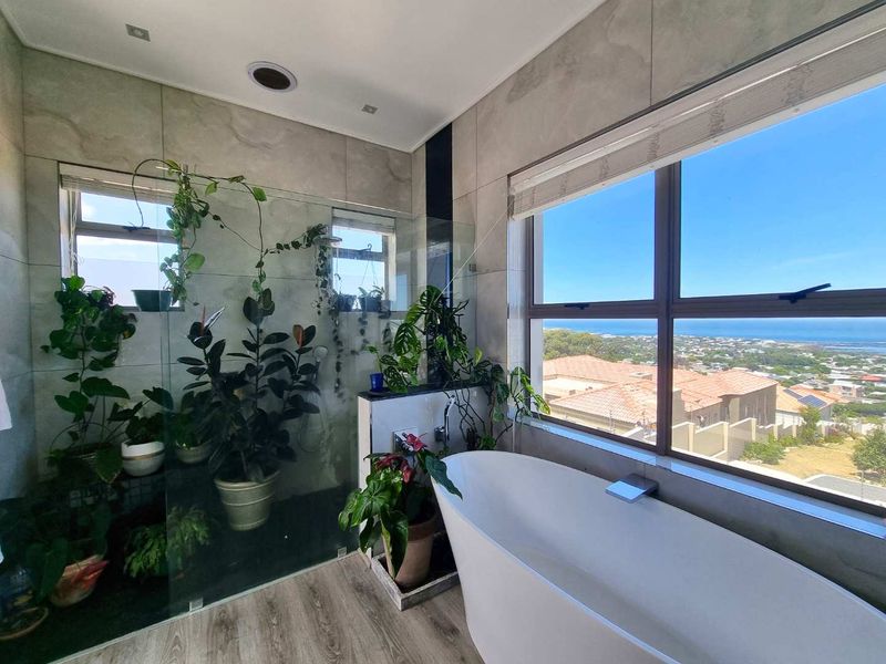 Coastal Elegance Reimagined - Photo 6