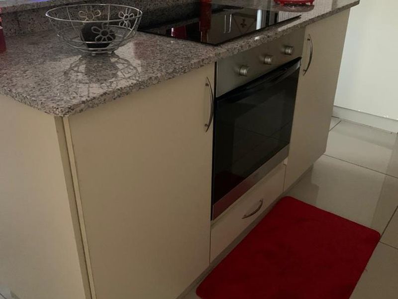 Charming 3-Bedroom Townhouse for Rent in Arboretum - Photo 2