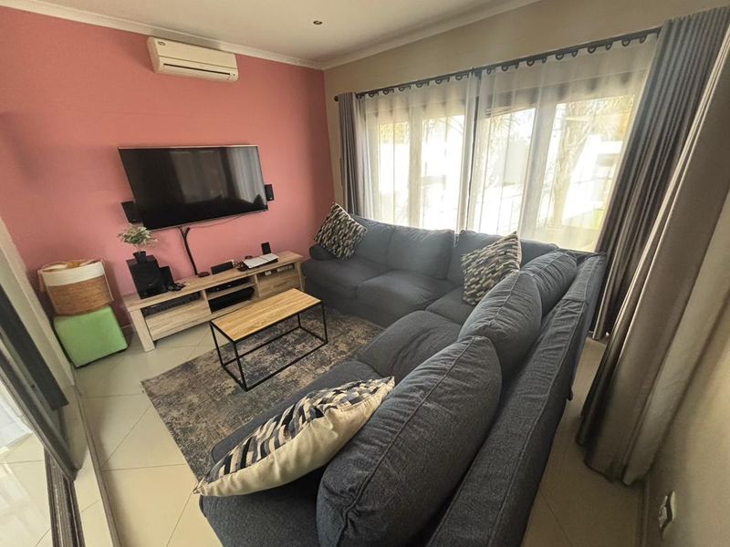 3 Bedroom House For Sale in Kleine Kuppe - Photo 10