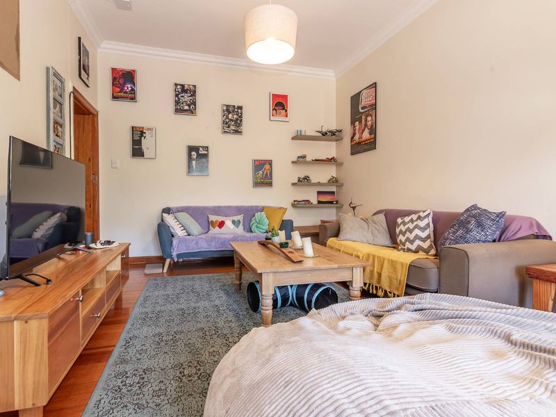 Spacious 2-Bedroom Apartment with Private Garden in Kenilworth - Photo 5