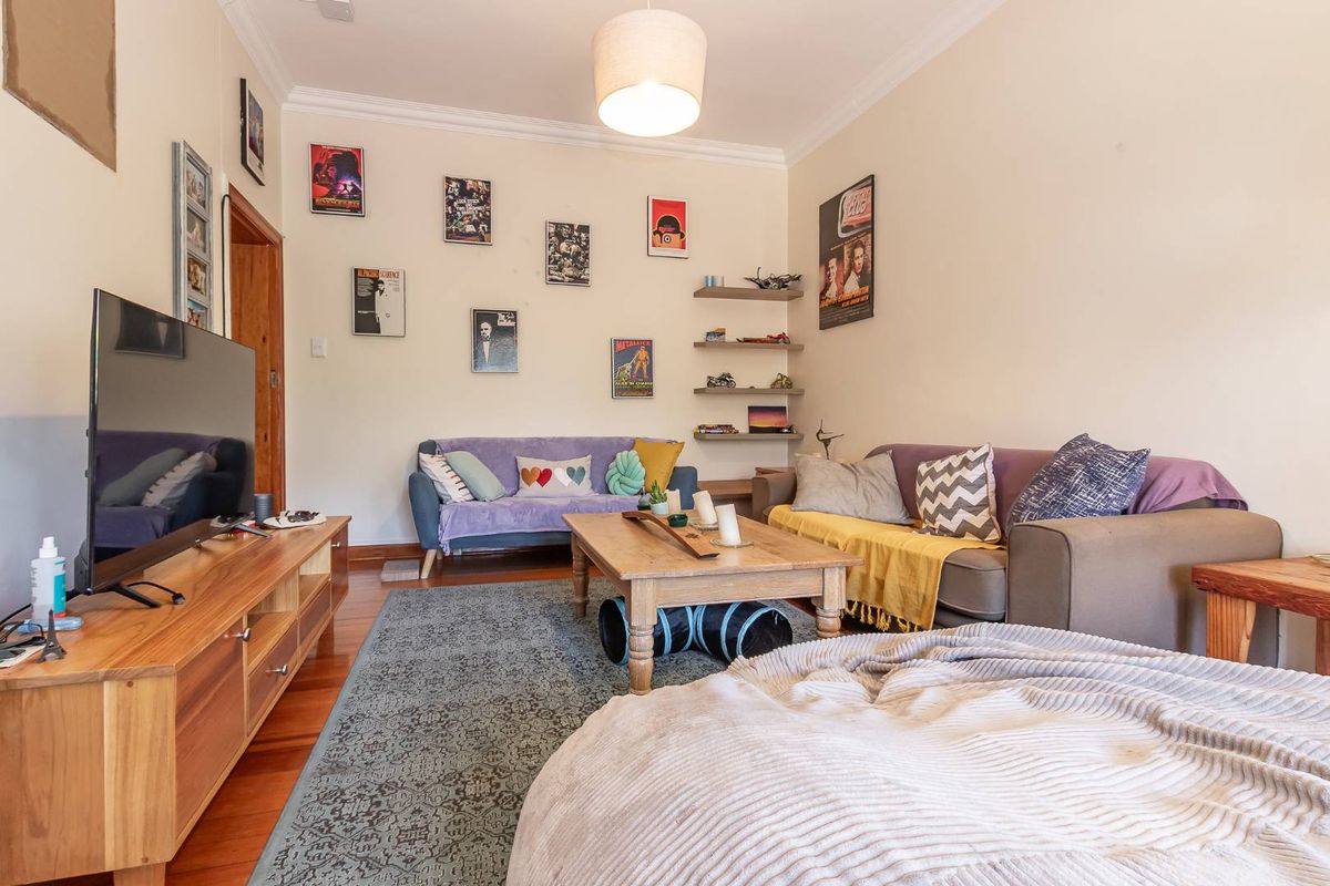 Spacious 2-Bedroom Apartment with Private Garden in Kenilworth - Photo 5