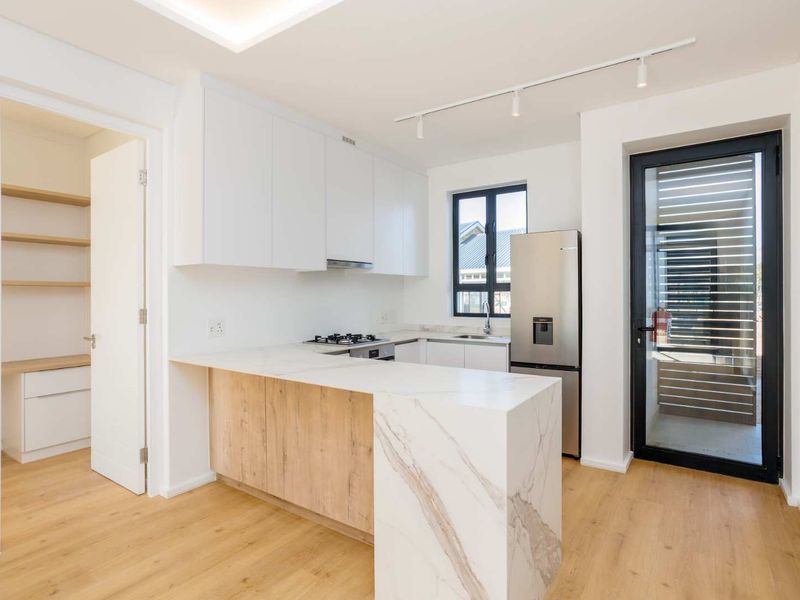 Modern Three-Bedroom Ground Floor Apartment in Val de Vie Vivante Village at Val de Vie Estate - Photo 2