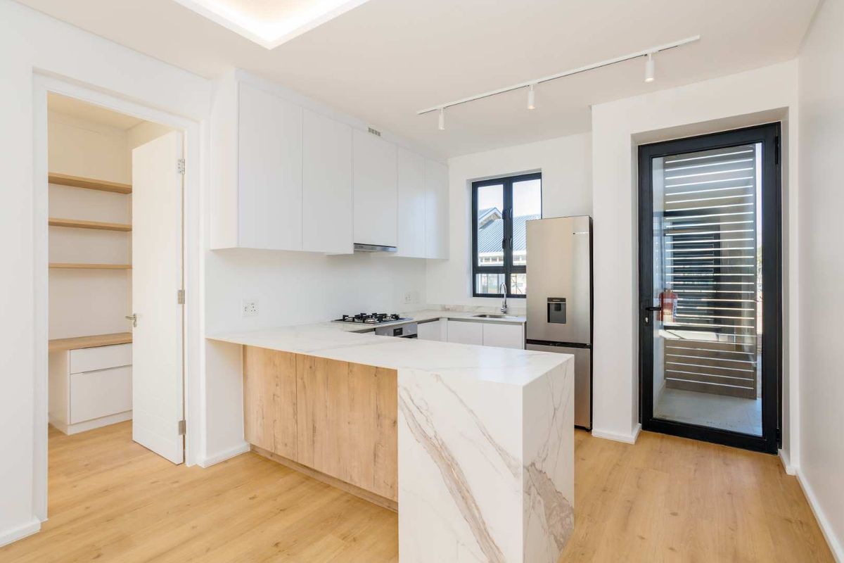 Modern Three-Bedroom Ground Floor Apartment in Val de Vie Vivante Village at Val de Vie Estate - Photo 2