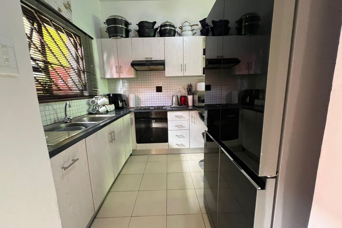 🏡 3 Bedroom Townhouse For Sale – Wanaheda N$ 1,100,000 - Photo 4