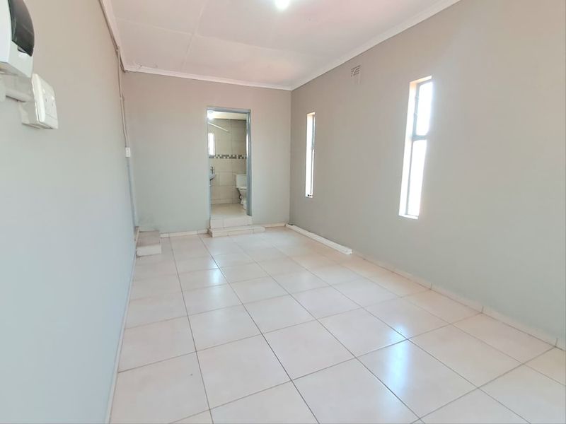 Newly Renovated 3-Bedroom Home with Flatlet & Entertainment Area - Photo 3