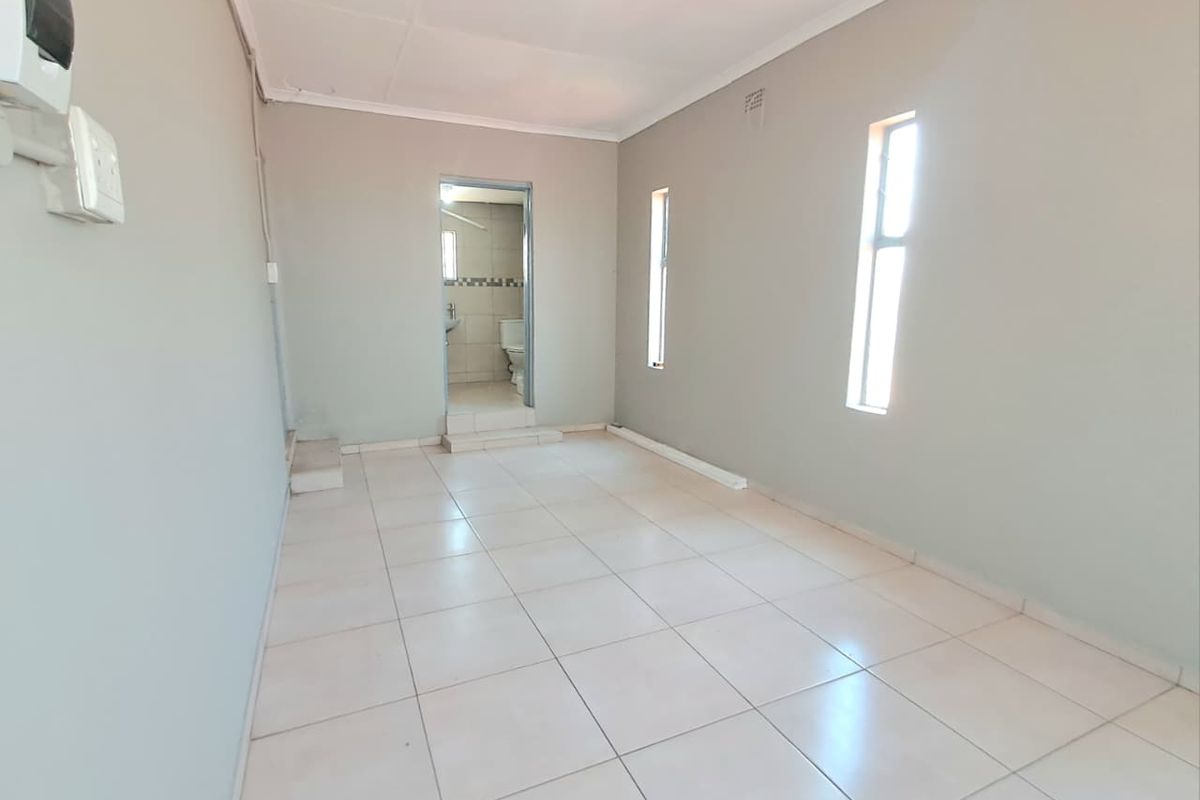 Newly Renovated 3-Bedroom Home with Flatlet & Entertainment Area - Photo 3