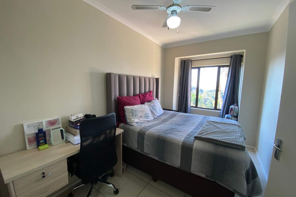 Private Balcony Bliss in a Secure 1-Bed Apartment! - Photo 5