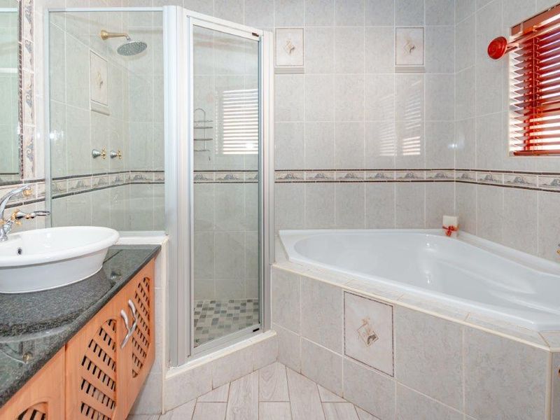 Centrally Located Gem: Luxury and Convenience Combined! - Photo 10