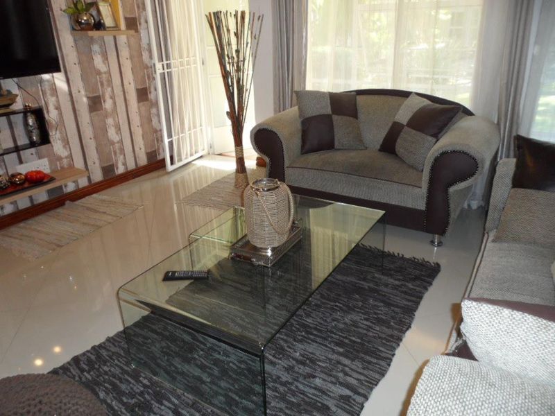 SOPHISTICATED 2 BED FULLY FURNISHED GROUND FLOOR APARTMENT IN BENMORE - Photo 5