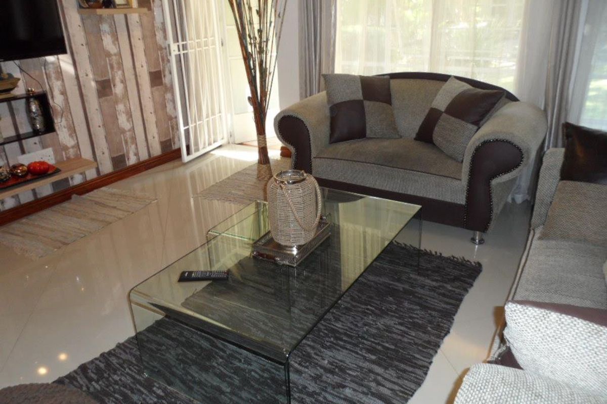 SOPHISTICATED 2 BED FULLY FURNISHED GROUND FLOOR APARTMENT IN BENMORE - Photo 5