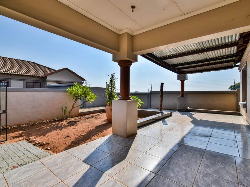 Two bedroom, full-title home in security estate - Willow Park Manor - Photo 3