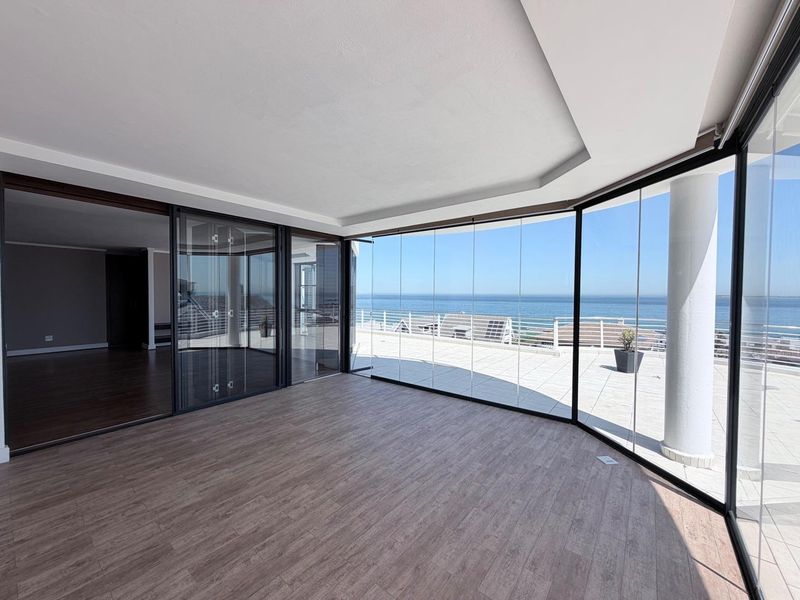 Luxury Penthouse with Panoramic Ocean & Table Mountain Views - Photo 3