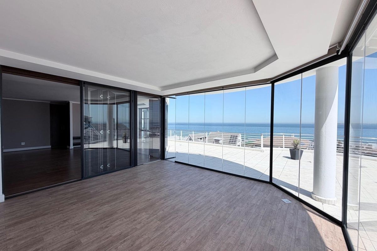 Luxury Penthouse with Panoramic Ocean & Table Mountain Views - Photo 3