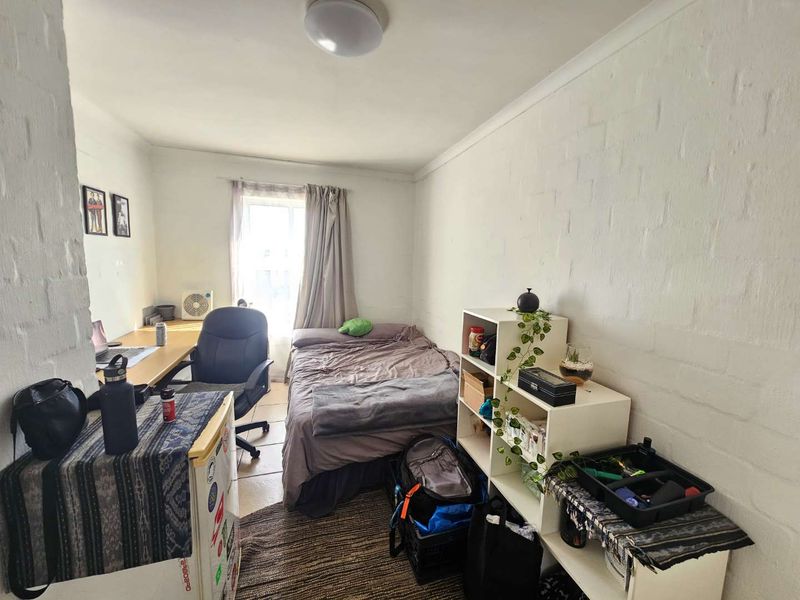Lovely 2 Bed 1 Bath unit with open plan living area with kitchen and separate bathroom - Photo 4