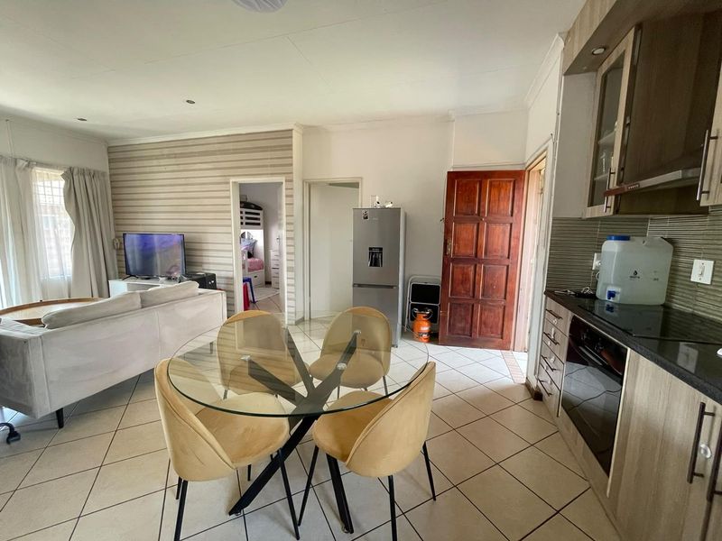 ✨ Modern 3-Bedroom Simplex for Sale – Secure Estate Living! - Photo 4