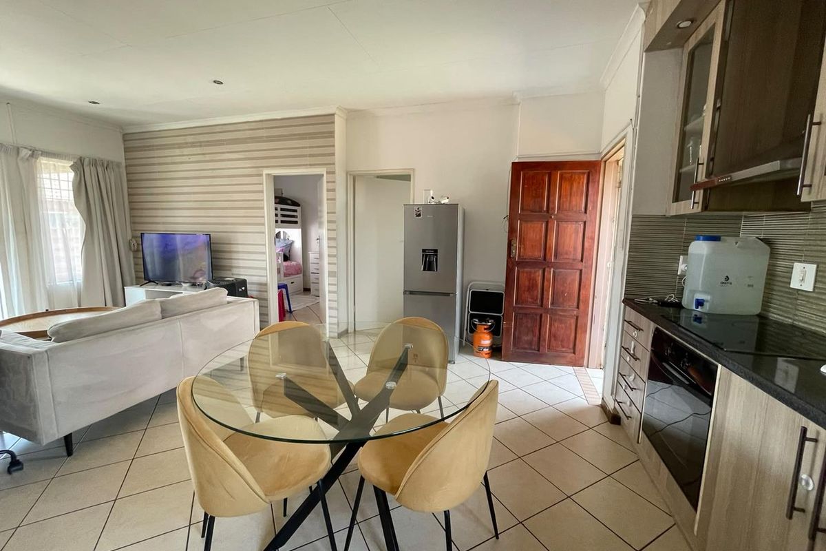 ✨ Modern 3-Bedroom Simplex for Sale – Secure Estate Living! - Photo 4