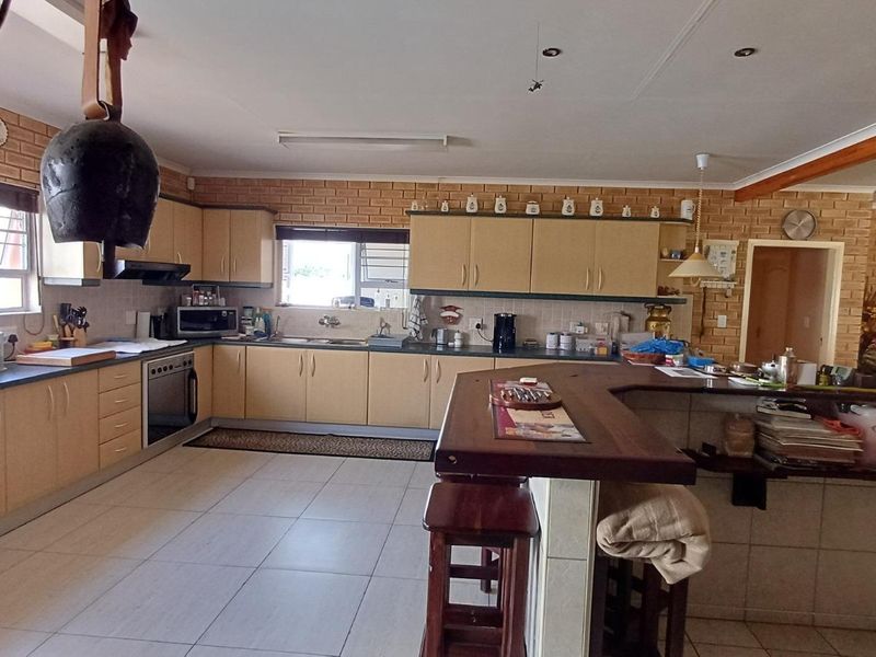 Family home with flat - Photo 4