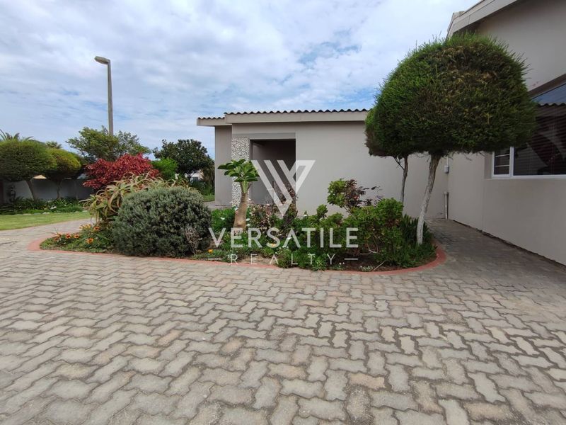 Generous 420sqm Single Level Family Home - Photo 2