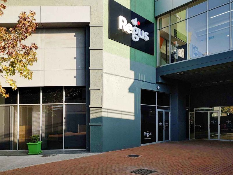 All-inclusive access to professional office space for 4 persons in Regus Centurion Mall - Photo 3